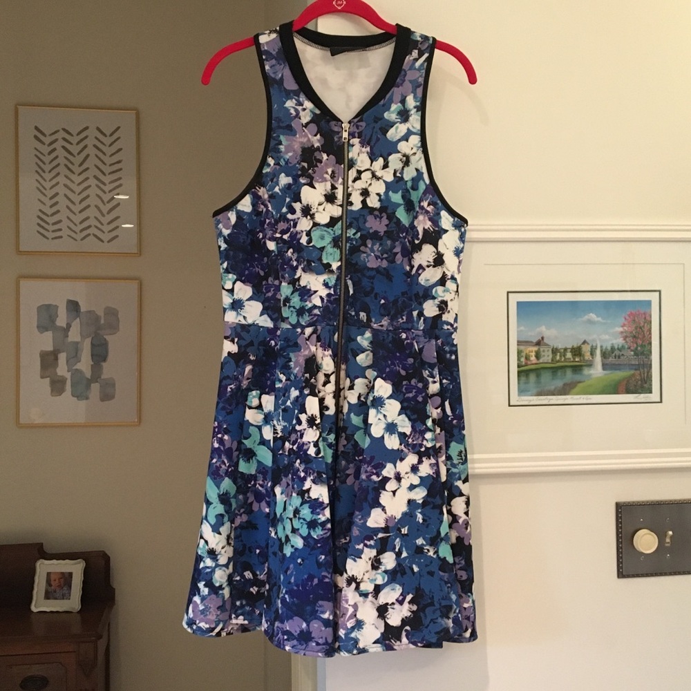Romeo + Juliet Couture Floral Front Zip dress